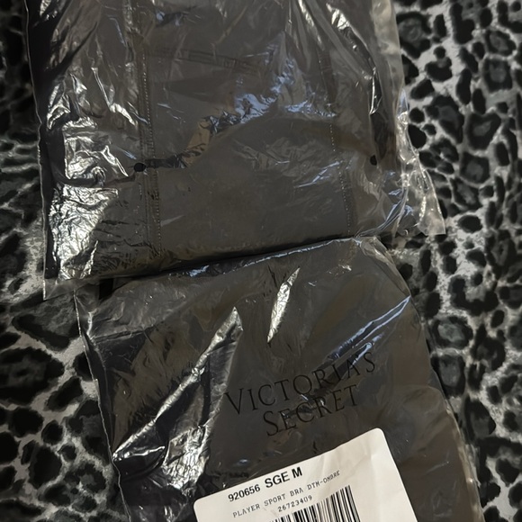 Victoria Secret Sport Set - Picture 6 of 6